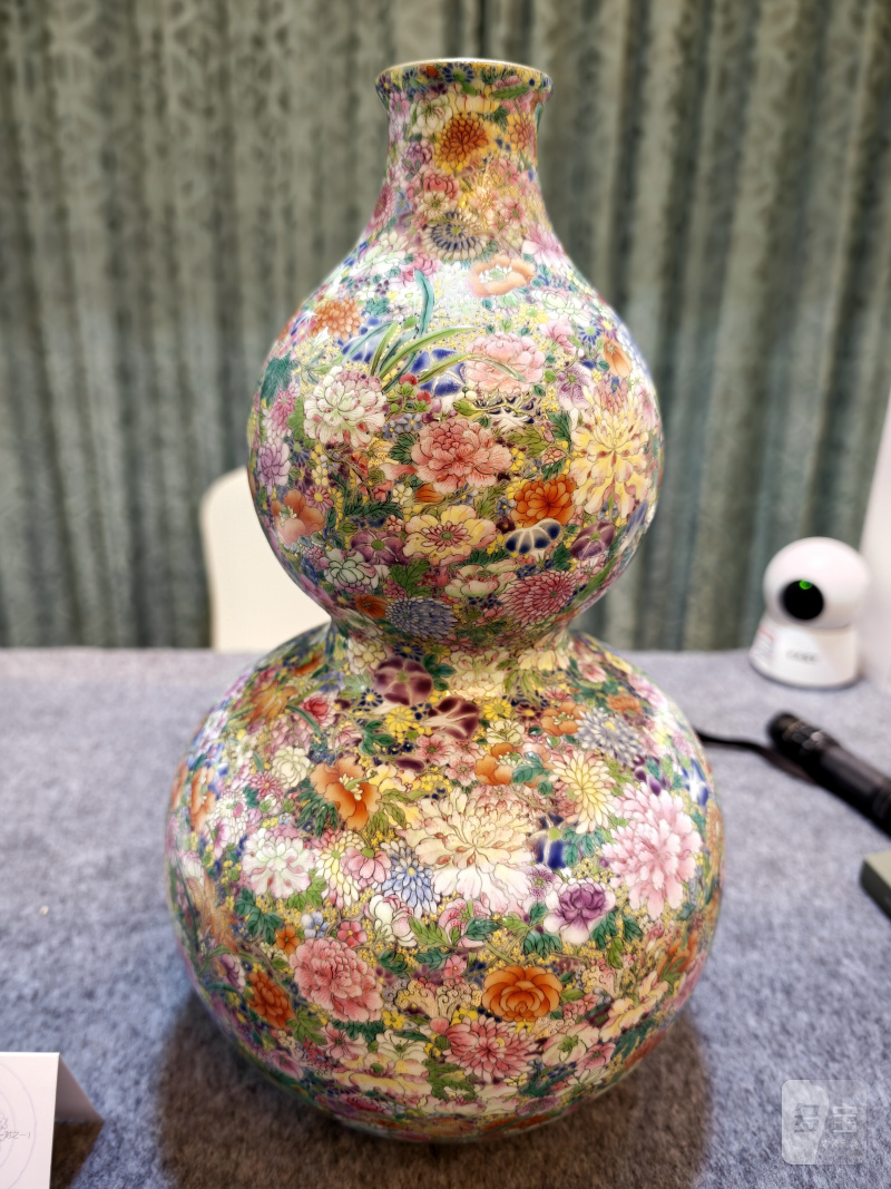 清嘉庆 洋彩万花锦纹葫芦瓶 - 图9